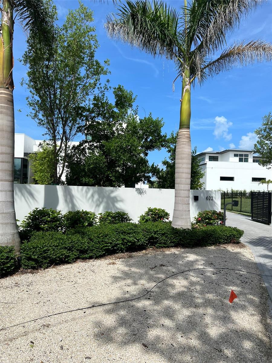 622 BAYSHORE DRIVE