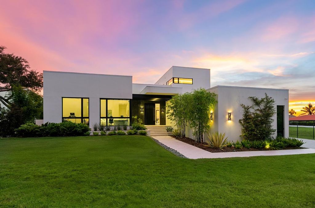 Photo of 622 Bayshore Drive, Osprey, FL 34229 (MLS # A4657777)