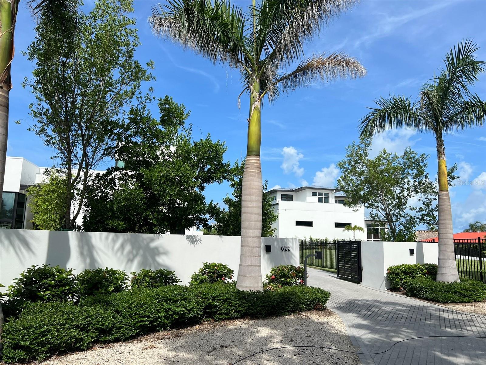 622 BAYSHORE DRIVE