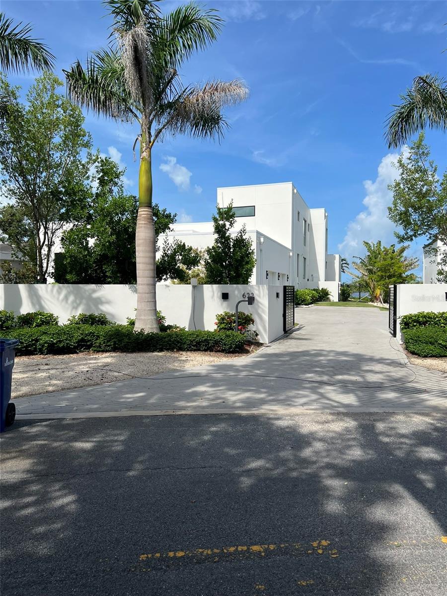 622 BAYSHORE DRIVE