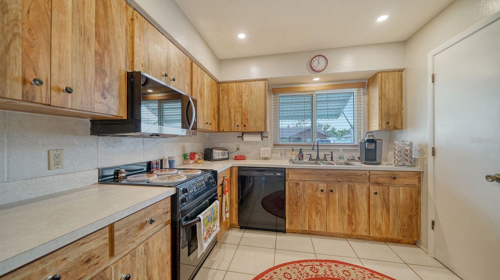 SOUTH VENICE - Residential