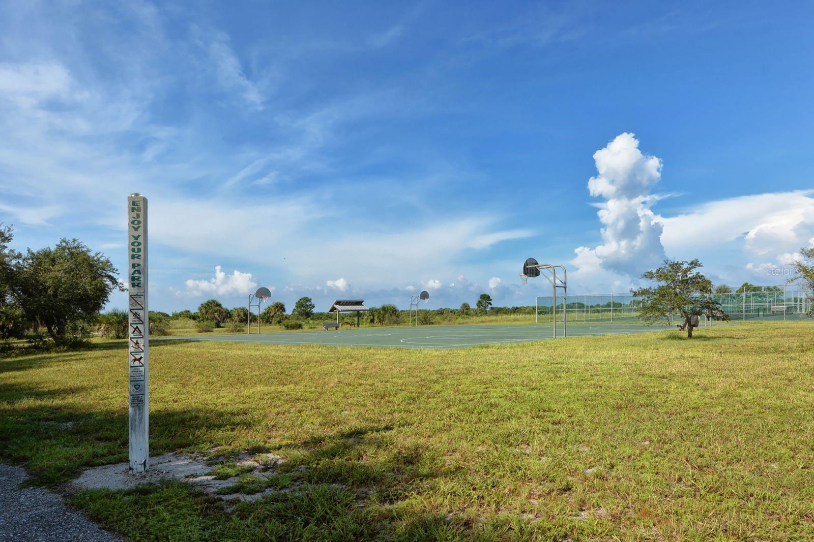 SOUTH VENICE - Residential