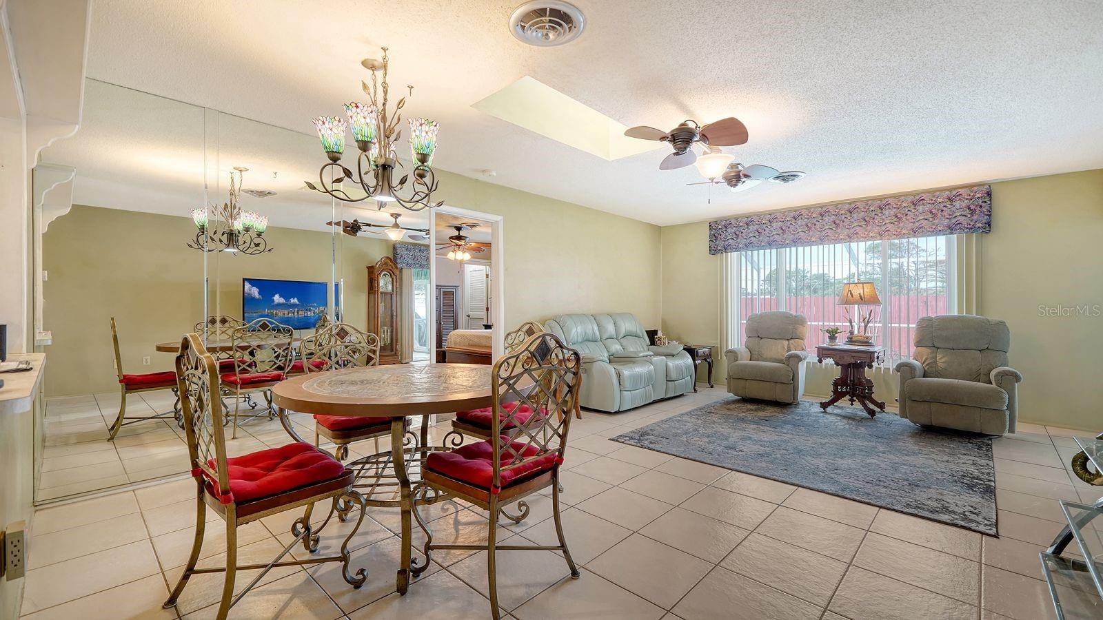 SOUTH VENICE - Residential