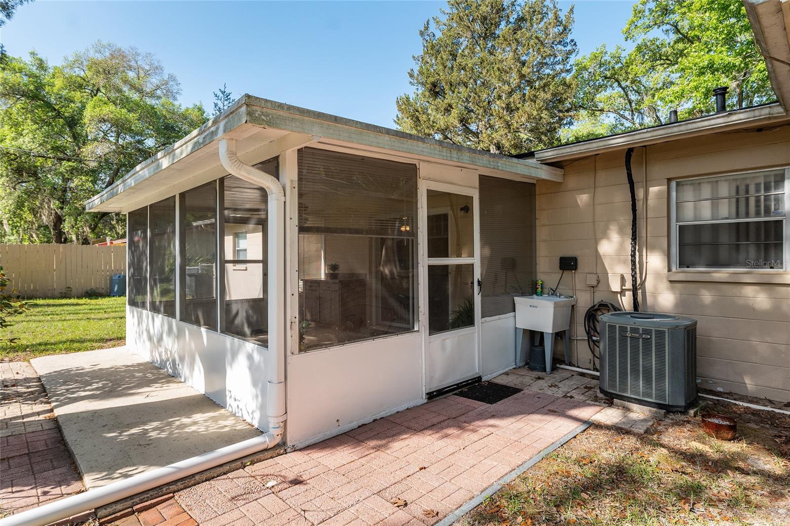 HIGHLAND COURT MANOR - Residential