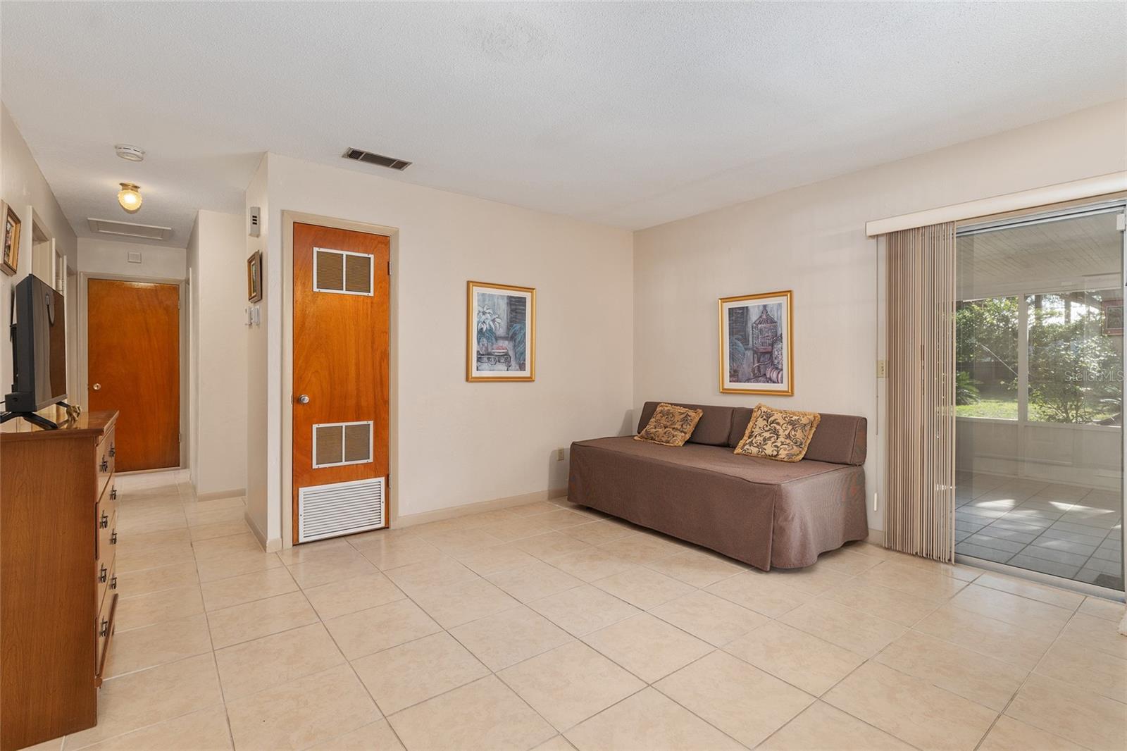 HIGHLAND COURT MANOR - Residential