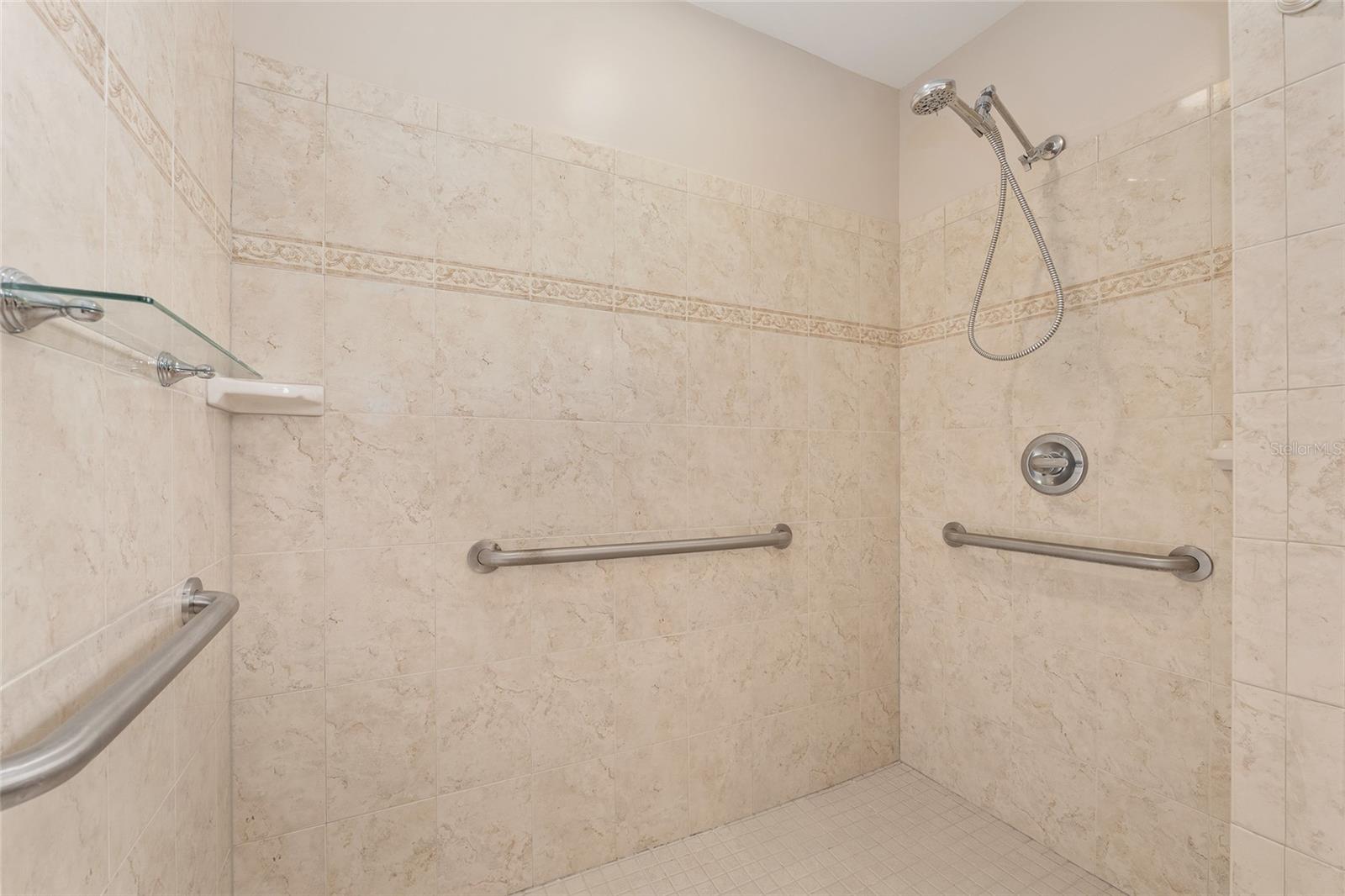 HIGHLAND COURT MANOR - Residential