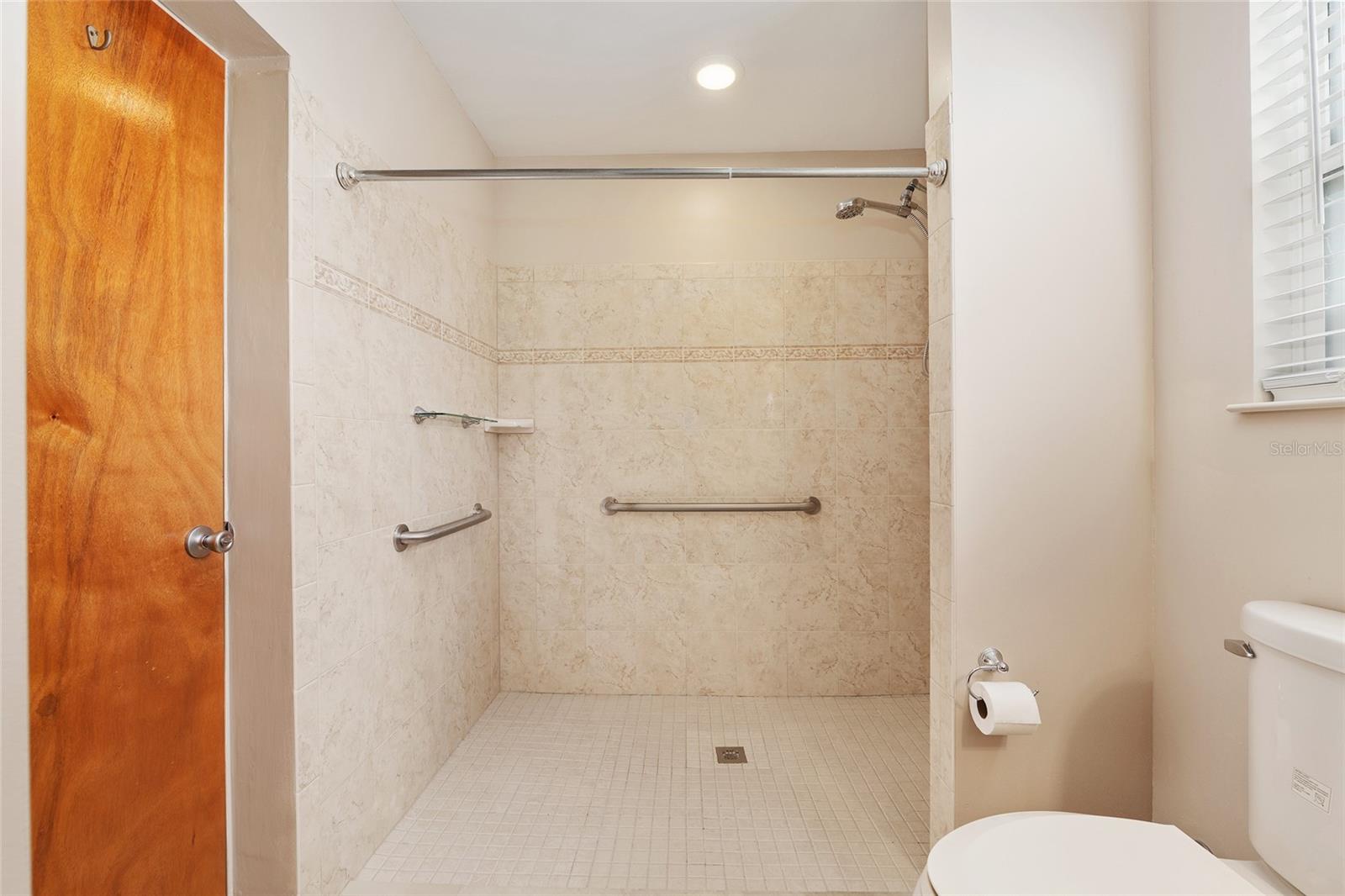 HIGHLAND COURT MANOR - Residential