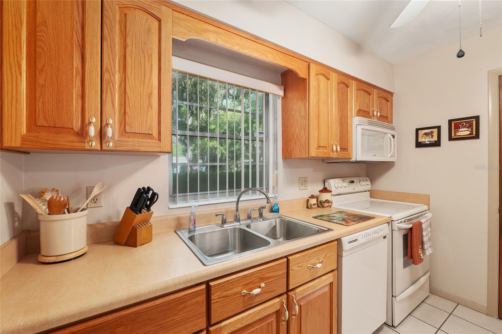 HIGHLAND COURT MANOR - Residential