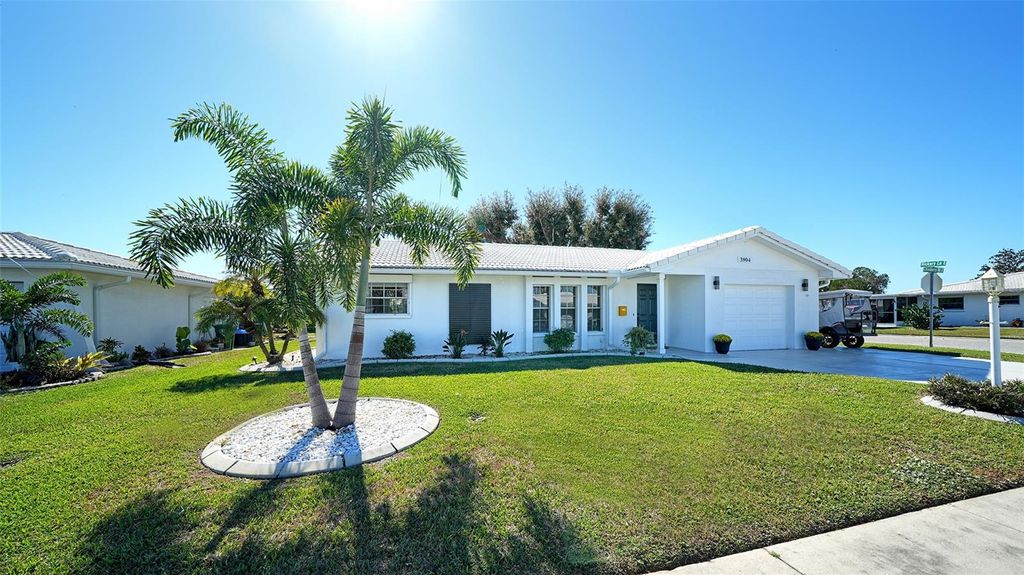 Photo of 3904 Chinaberry Road, Bradenton, FL 34208 (MLS # A4672289)
