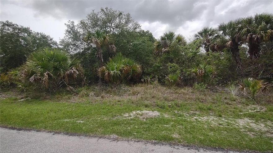 Great buildable lot minutes away from Restaurants and airports. Not too far from the northern beaches. Build your dream home on this lot today.