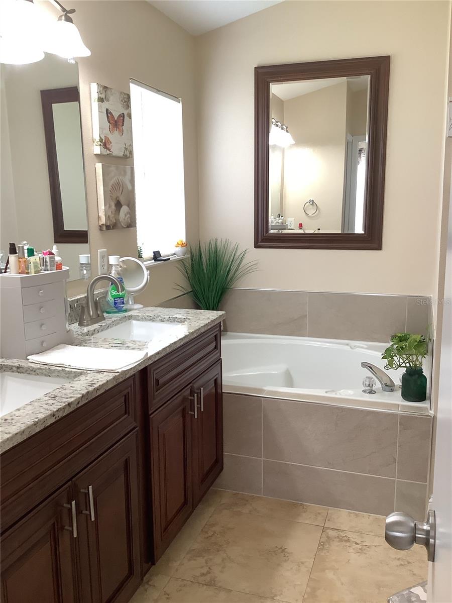 CYPRESS LAKES - Residential