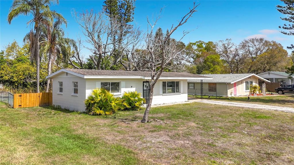 Photo of 1803 46th Ave Drive W, Bradenton, FL 34207 (MLS # A4683975)