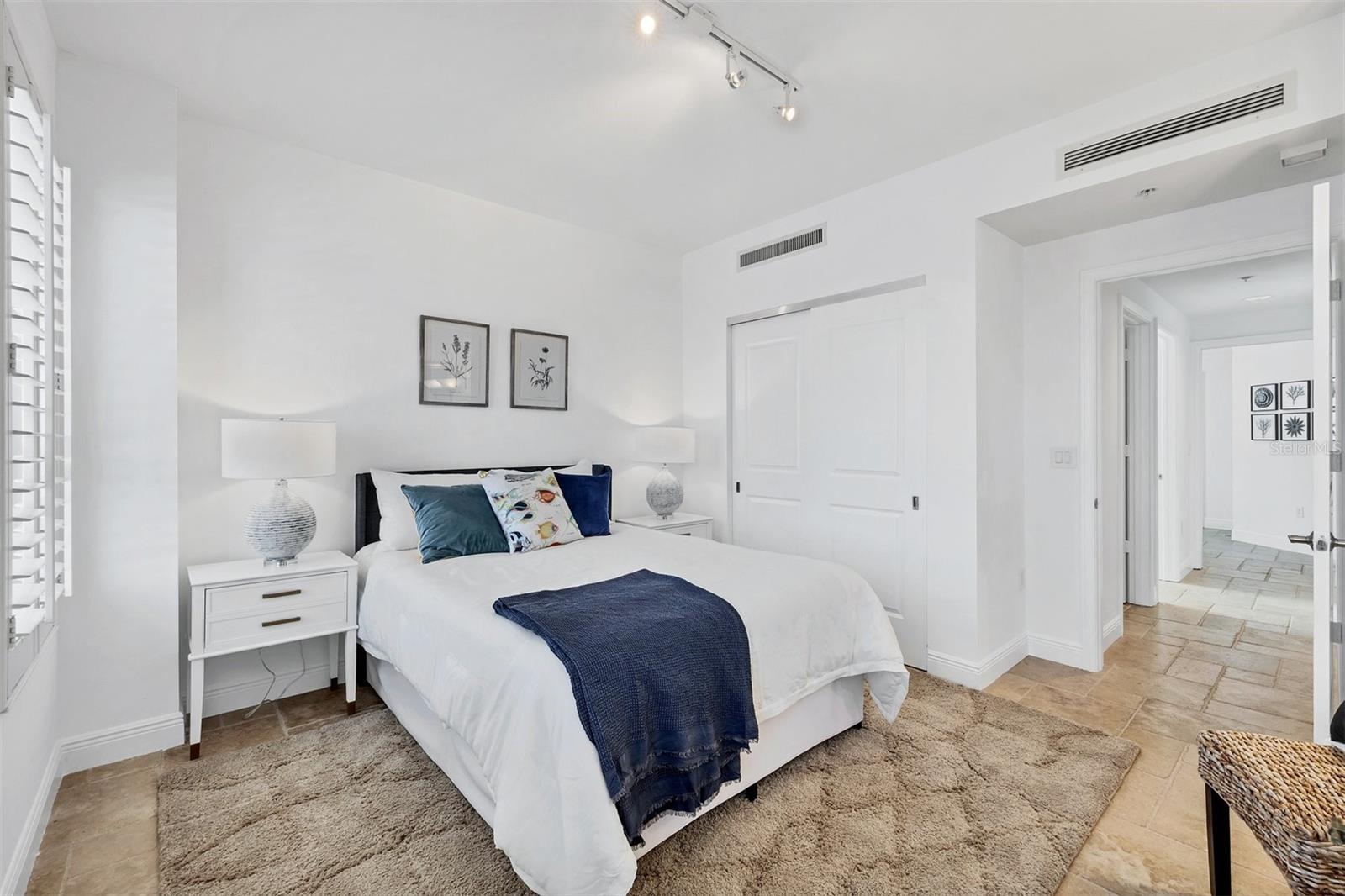 PLAZA/5 POINTS RESIDENCES - Residential