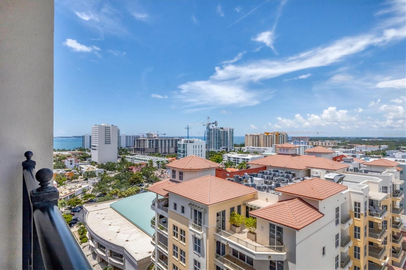 PLAZA/5 POINTS RESIDENCES - Residential