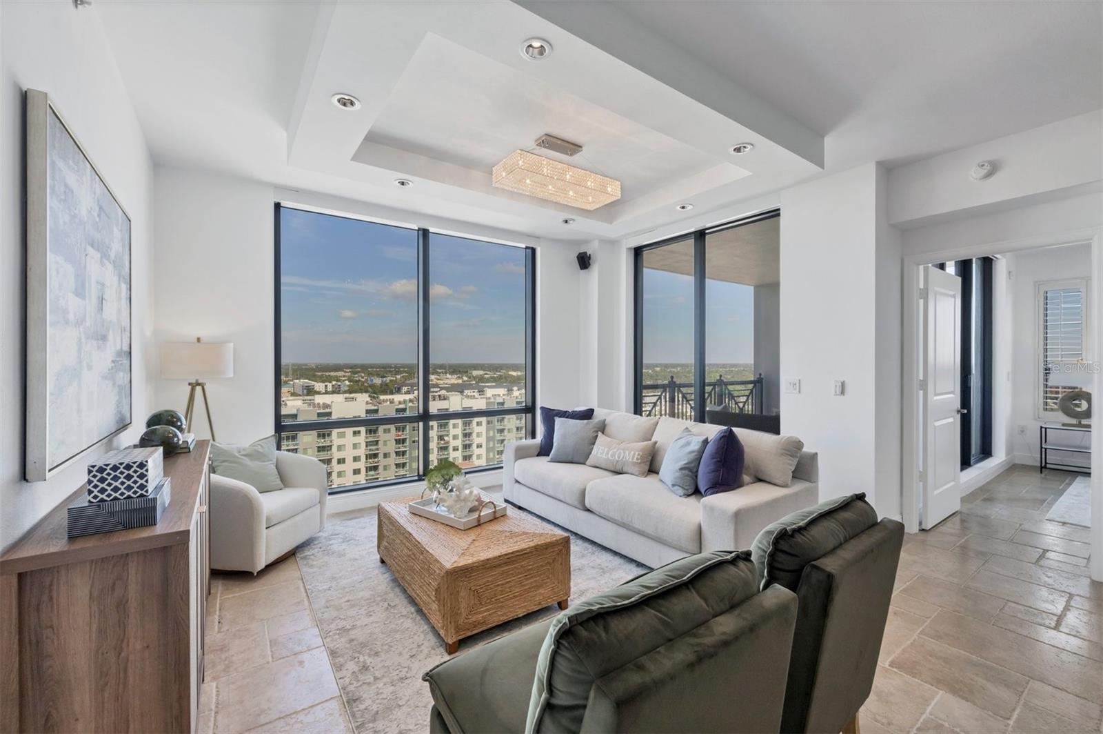 PLAZA/5 POINTS RESIDENCES - Residential