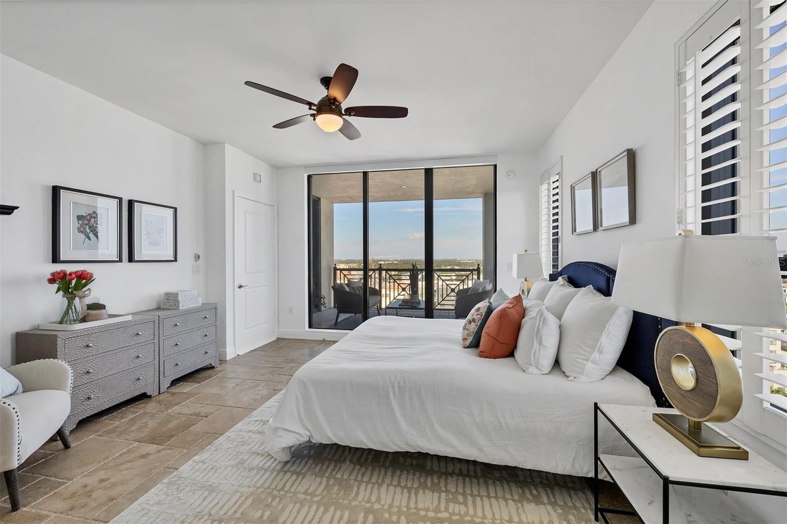 PLAZA/5 POINTS RESIDENCES - Residential