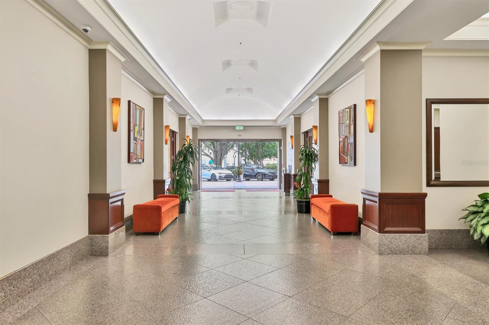 PLAZA/5 POINTS RESIDENCES - Residential