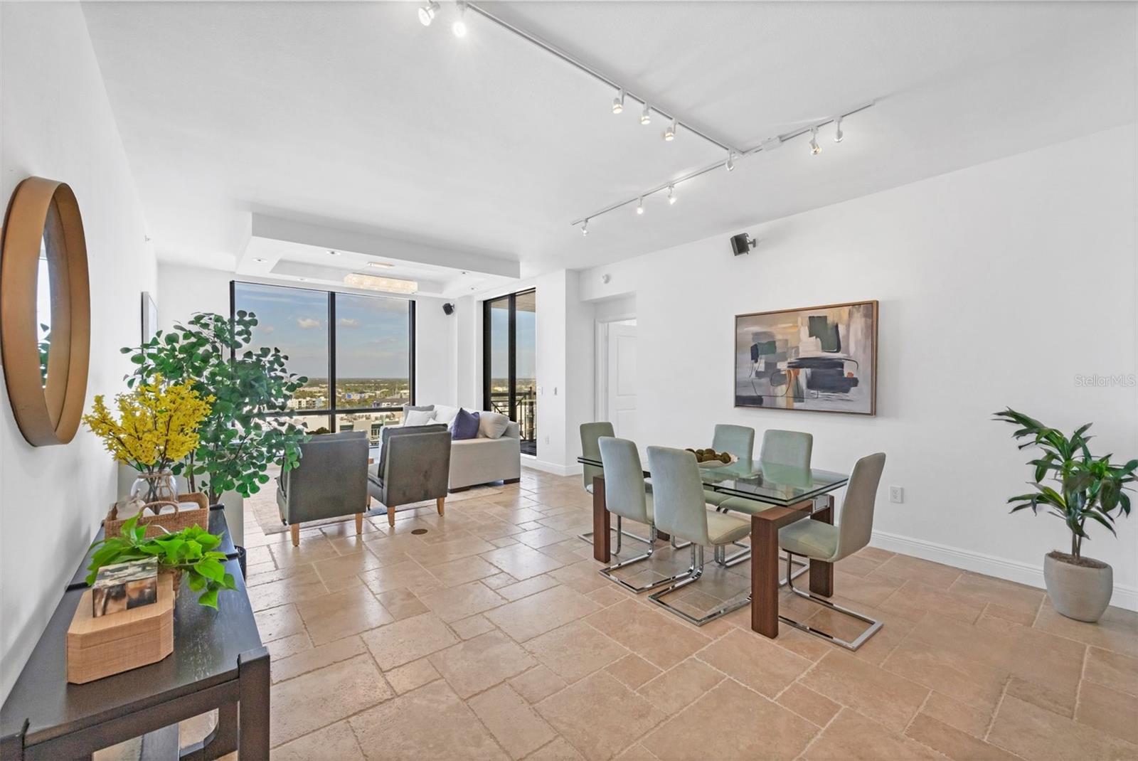 PLAZA/5 POINTS RESIDENCES - Residential