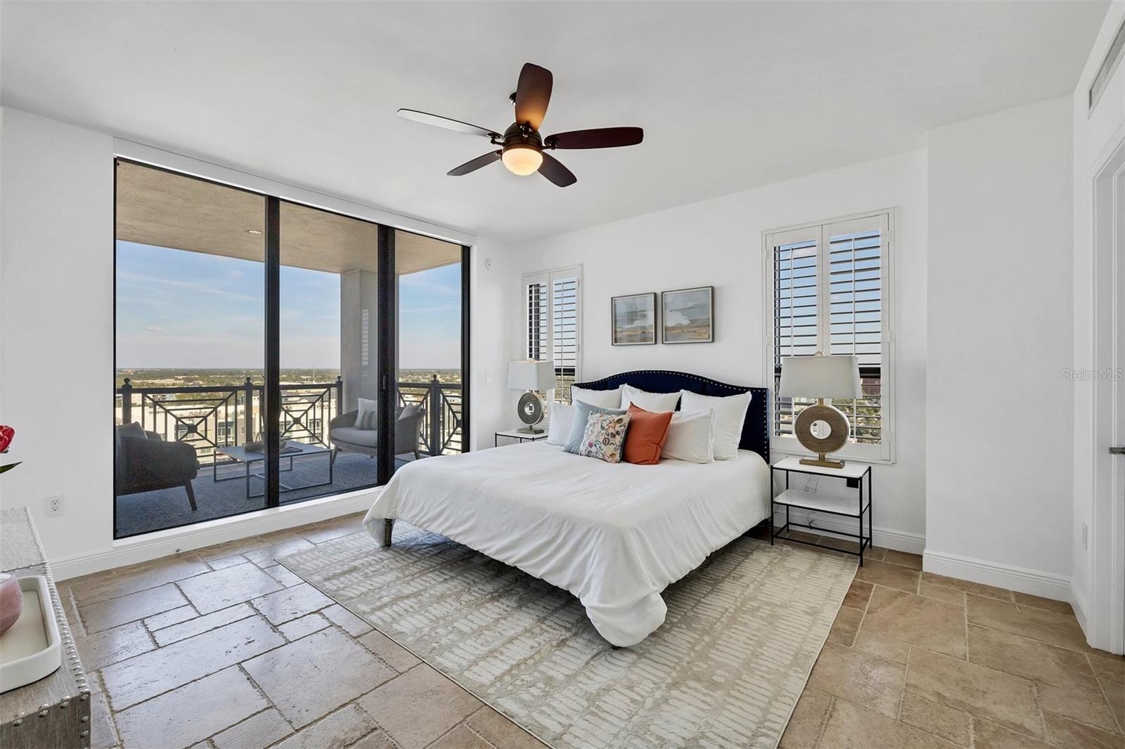 PLAZA/5 POINTS RESIDENCES - Residential