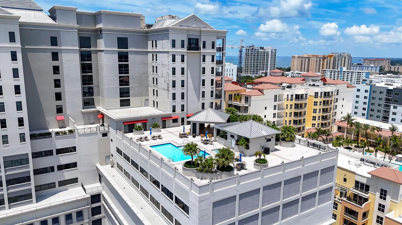 PLAZA/5 POINTS RESIDENCES - Residential