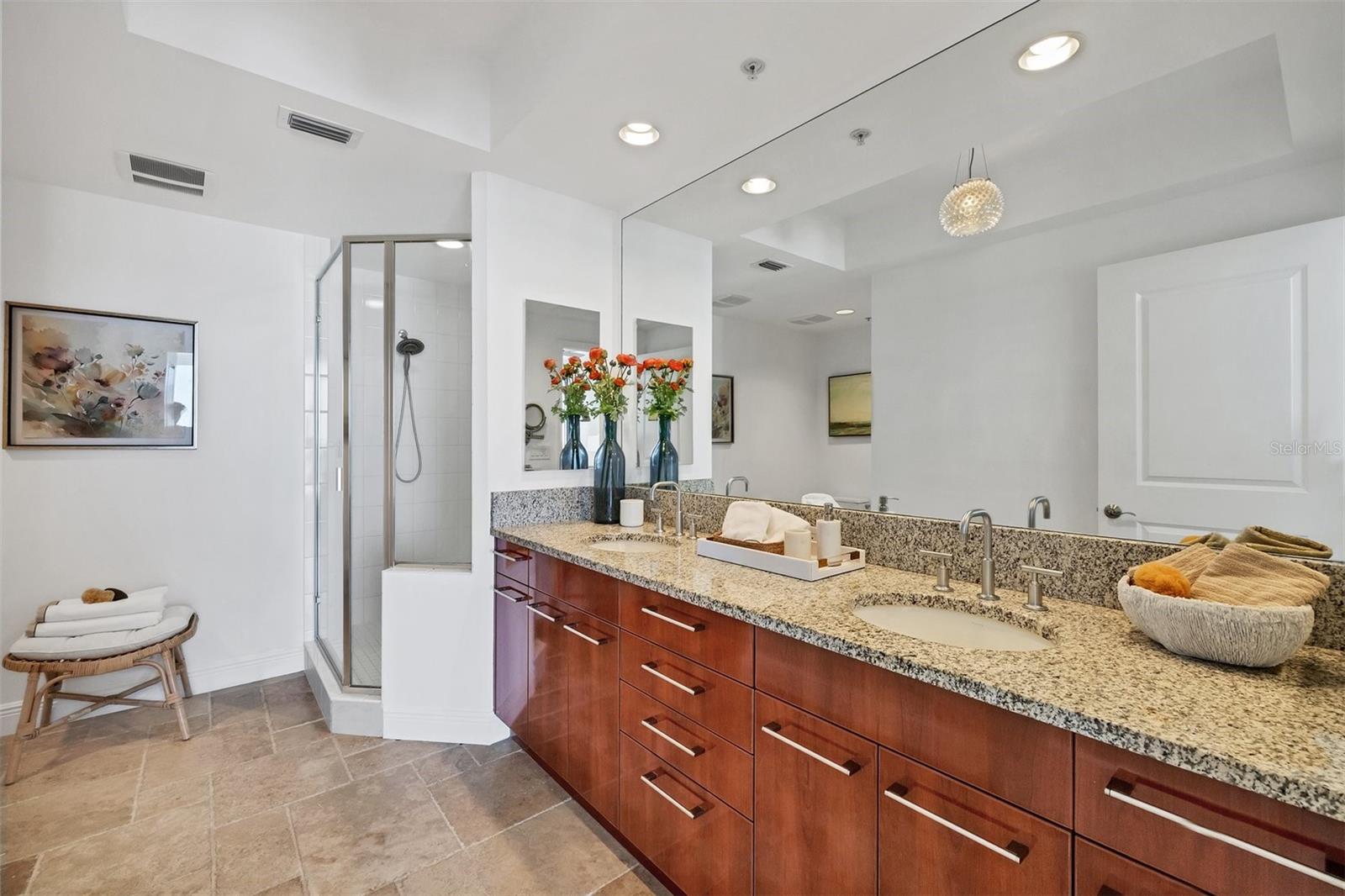 PLAZA/5 POINTS RESIDENCES - Residential