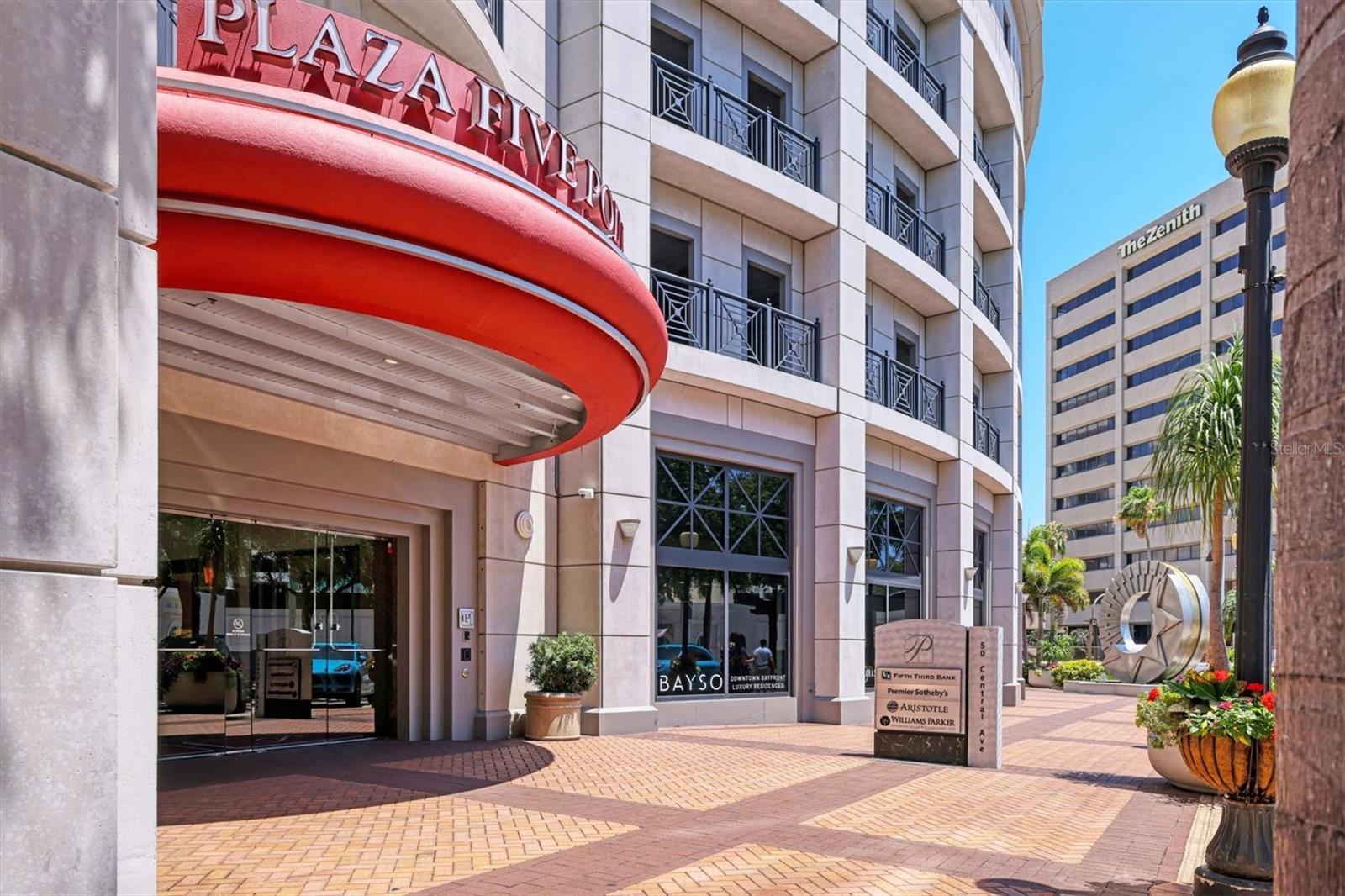 PLAZA/5 POINTS RESIDENCES - Residential