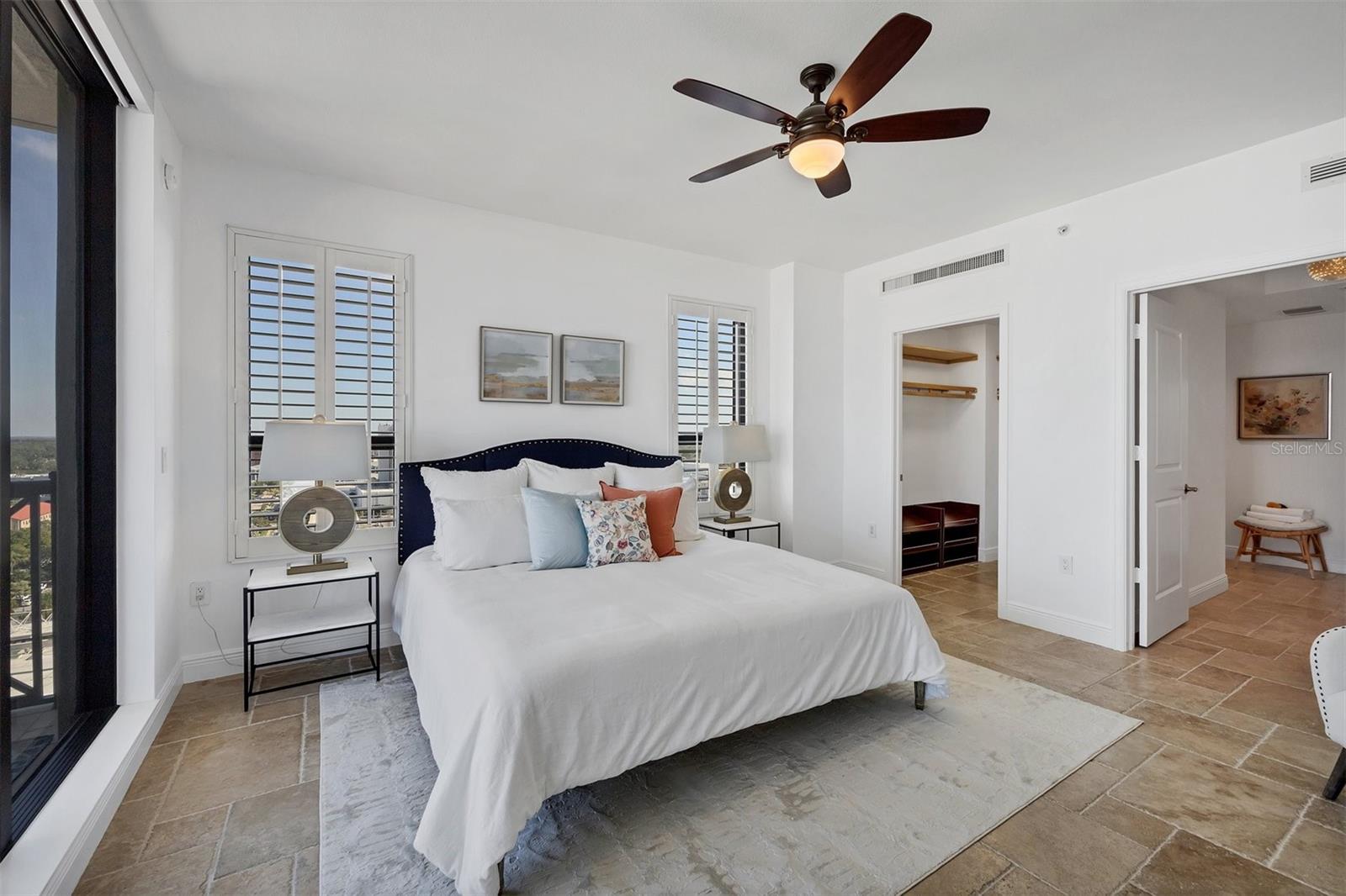 PLAZA/5 POINTS RESIDENCES - Residential