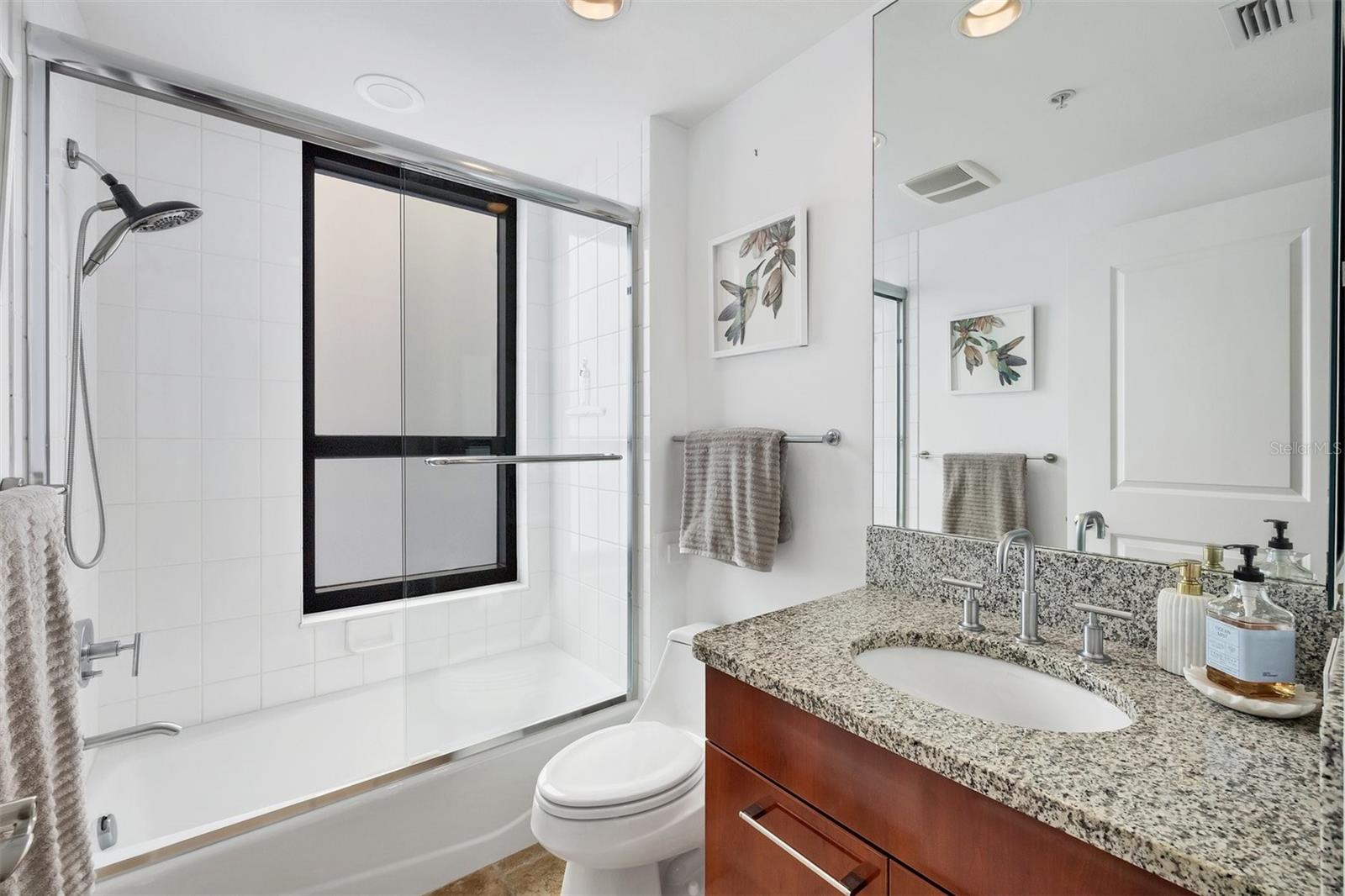 PLAZA/5 POINTS RESIDENCES - Residential