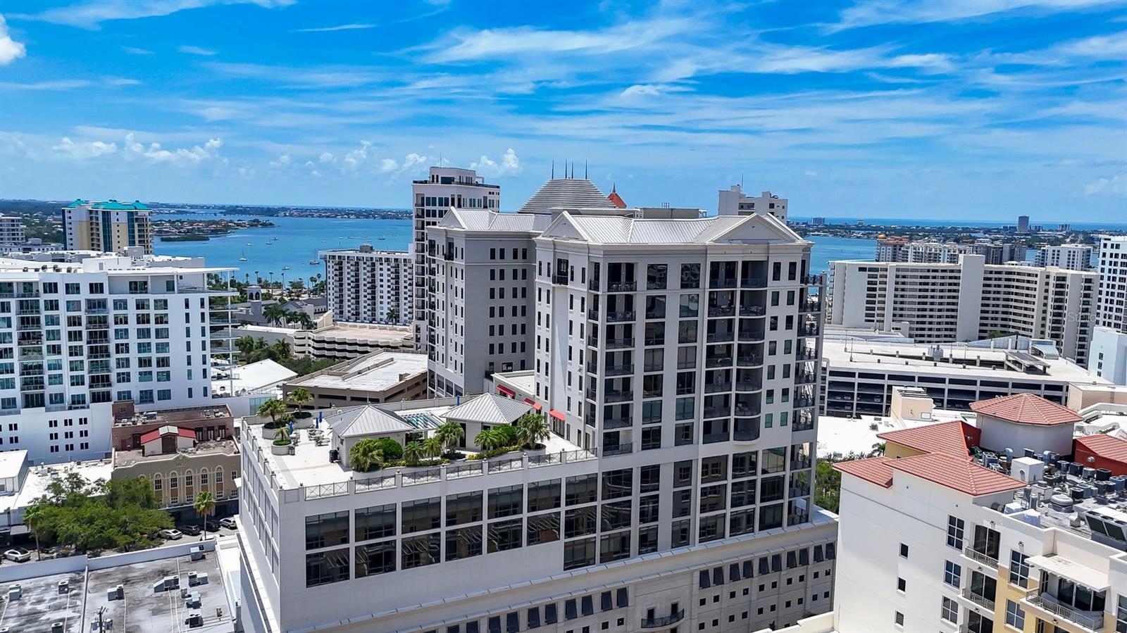 PLAZA/5 POINTS RESIDENCES - Residential