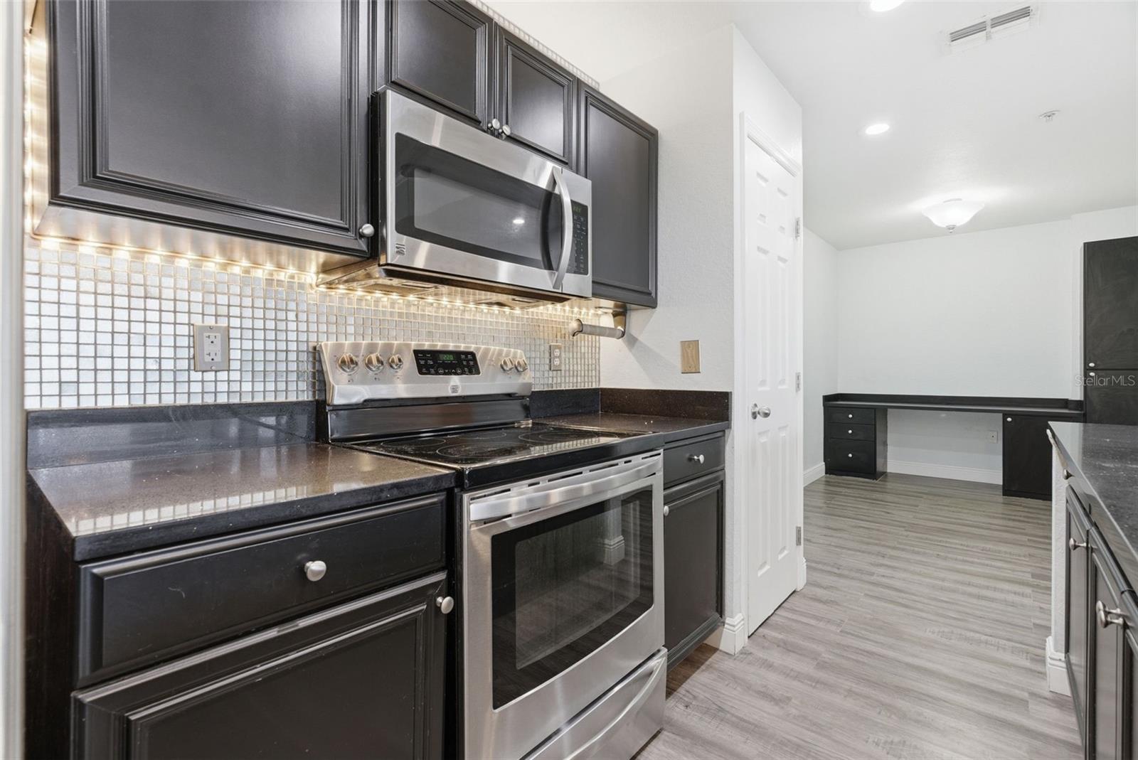 PARKCREST HARBOUR ISLAND CONDO - Residential