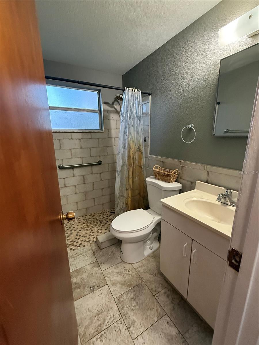 LAKEWOOD ACRES - Residential Lease