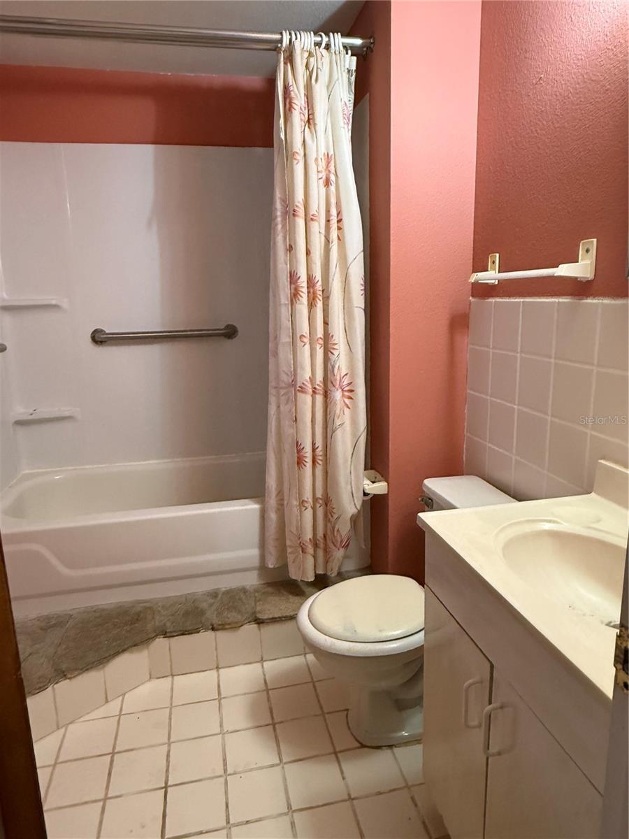 LAKEWOOD ACRES - Residential Lease