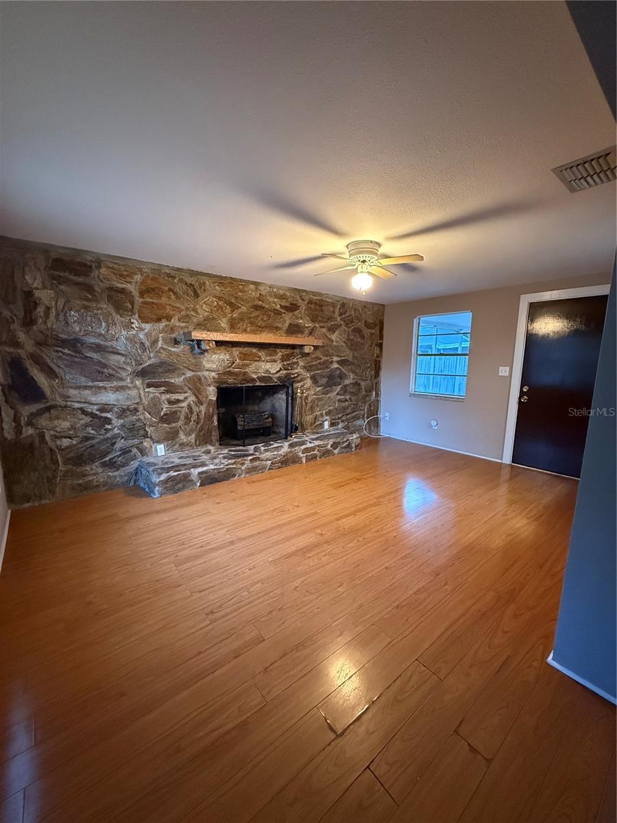 LAKEWOOD ACRES - Residential Lease