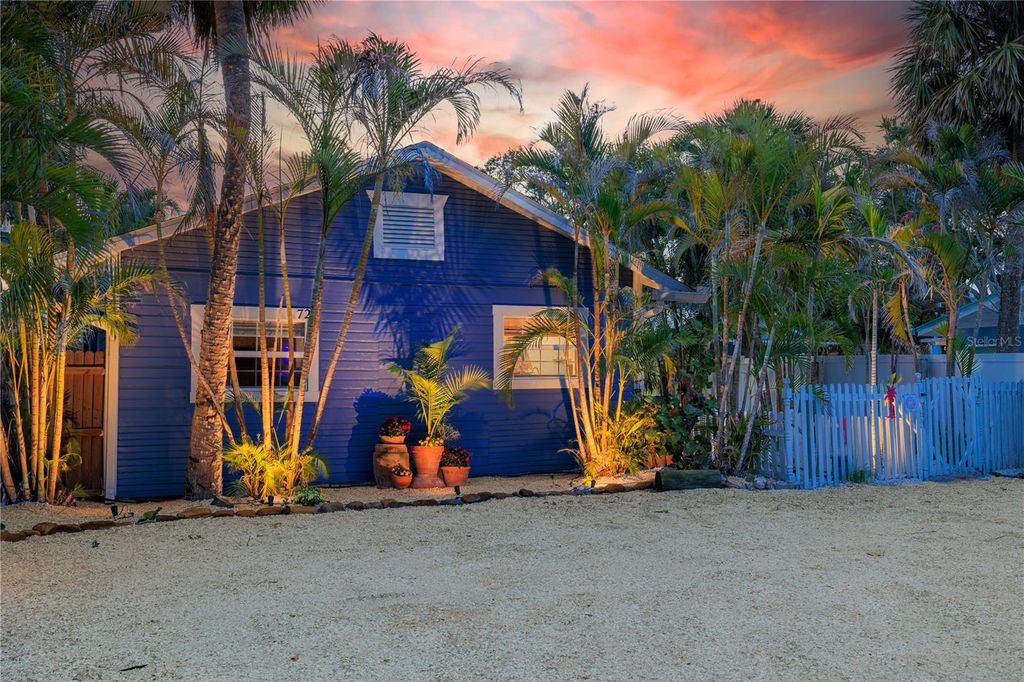 Photo of 722 Gulf Boulevard, Indian Rocks Beach, FL 33785 (MLS # TB8391436)