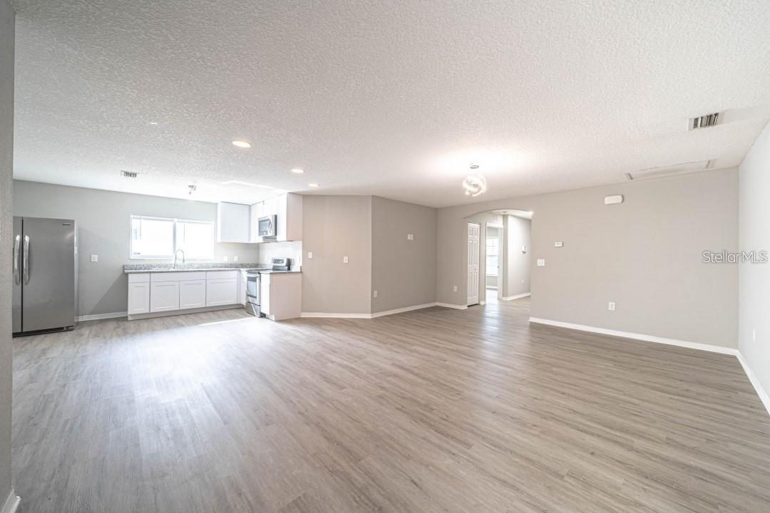 2025 PEACEFUL PALM STREET