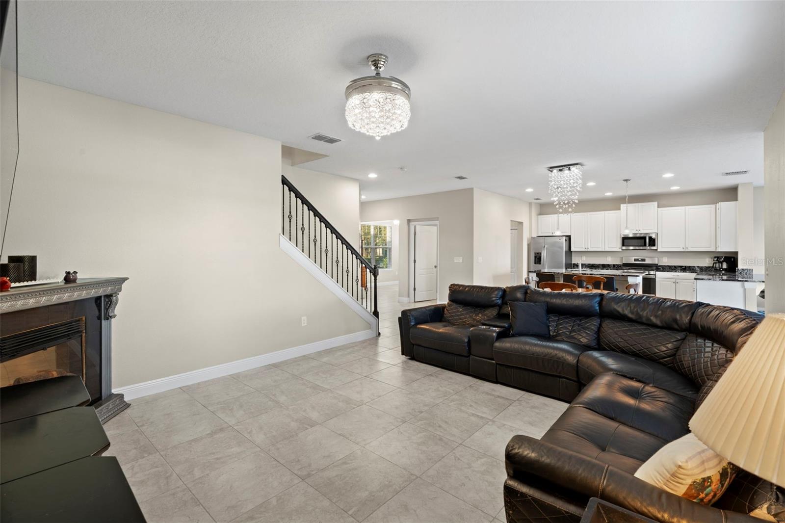 VICTORIA TRAILS NORTHWEST 7 PH - Residential