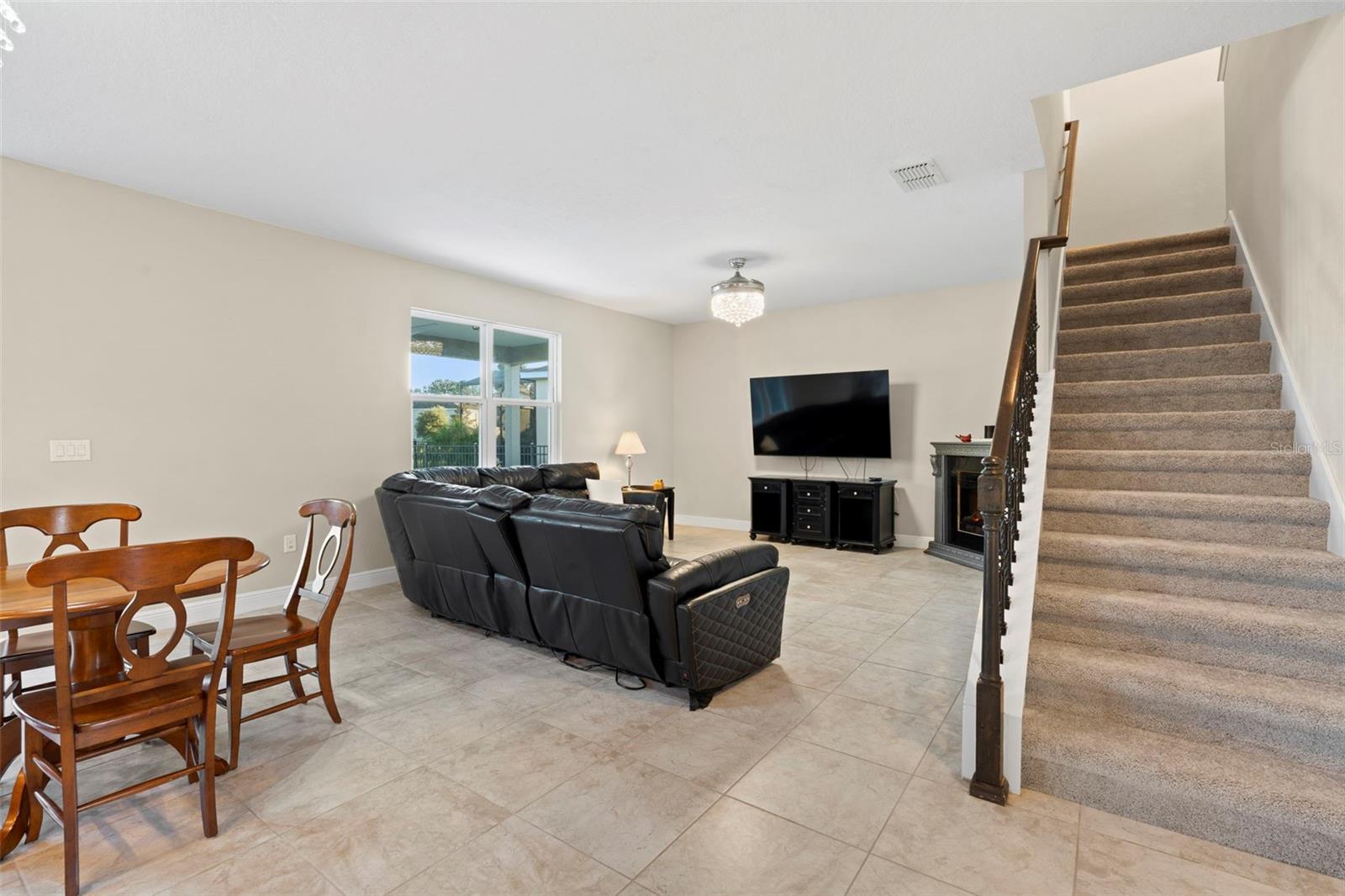 VICTORIA TRAILS NORTHWEST 7 PH - Residential