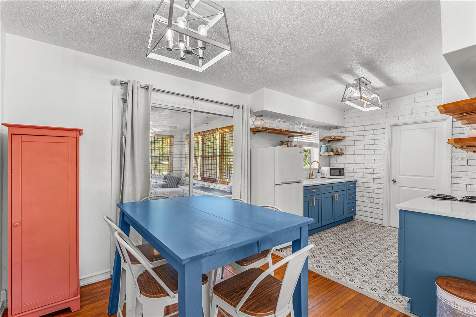 MCELROYS BELLEVIEW - Residential