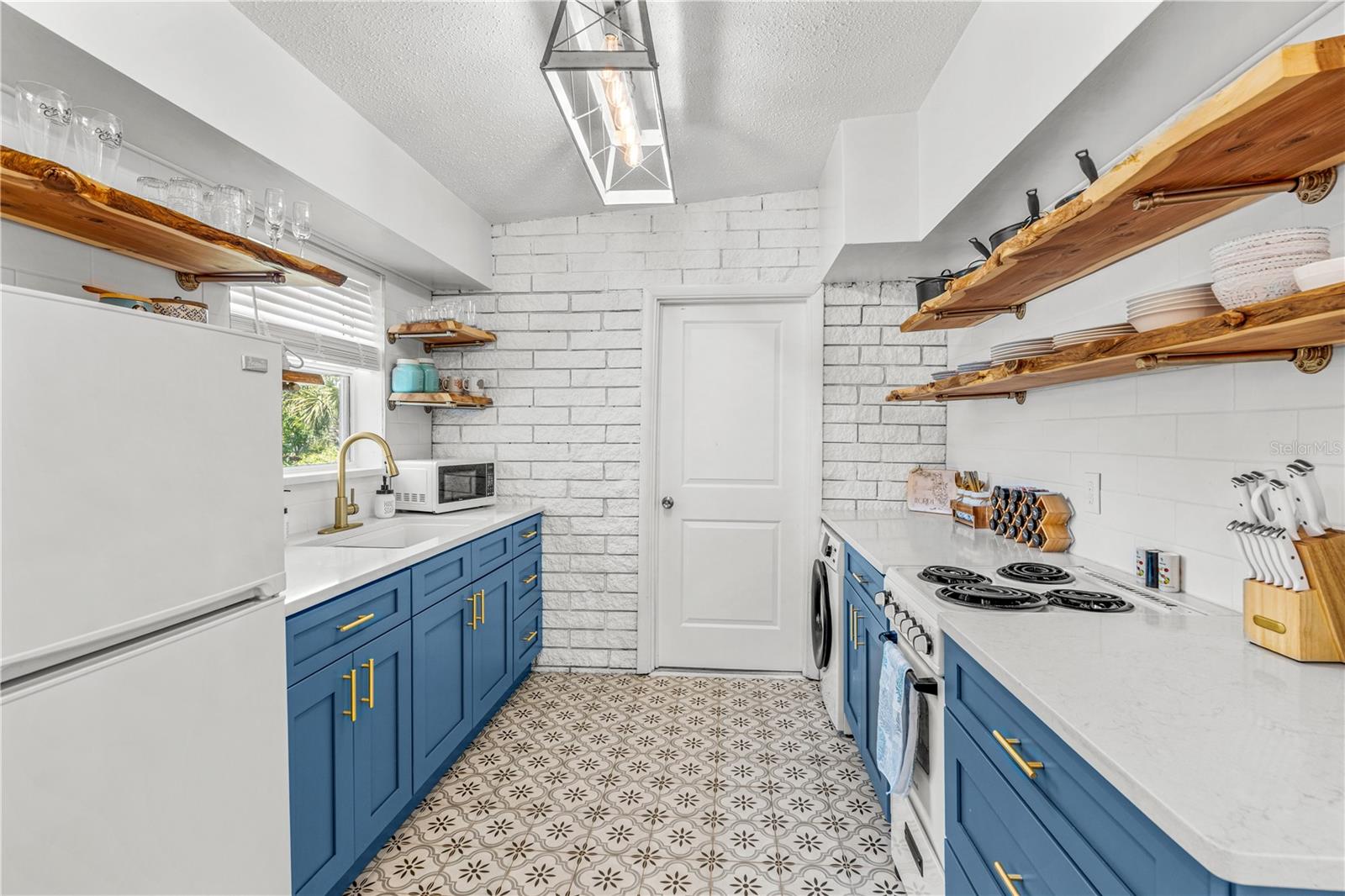 MCELROYS BELLEVIEW - Residential