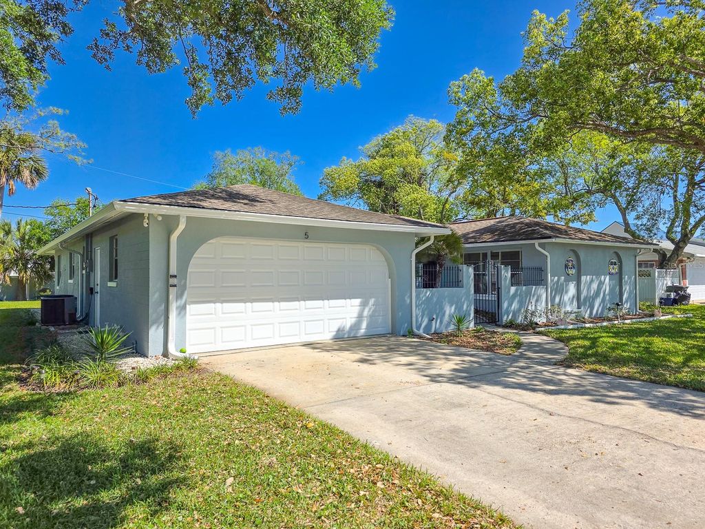 Photo of 5 Emerald Circle, Ormond Beach, FL 32174 (MLS # FC317961)