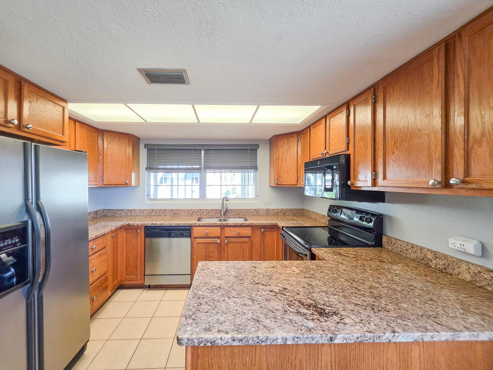 CAMEO POINT UNIT 03 - Residential