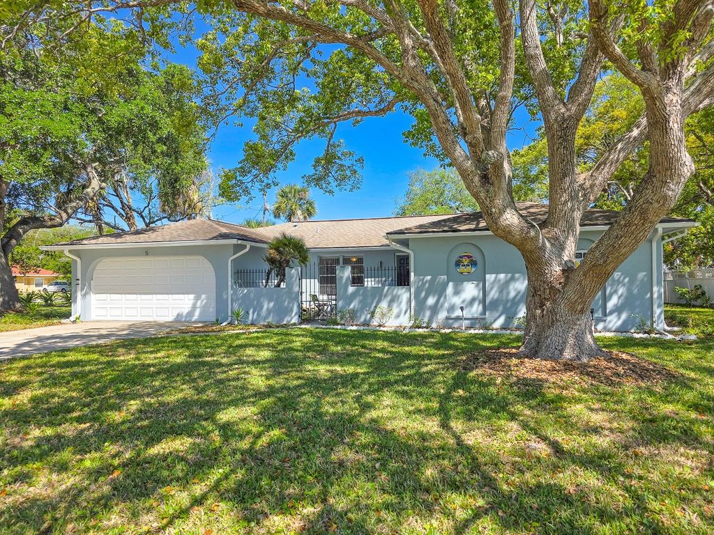 Photo of 5 Emerald Circle, Ormond Beach, FL 32174 (MLS # FC317961)