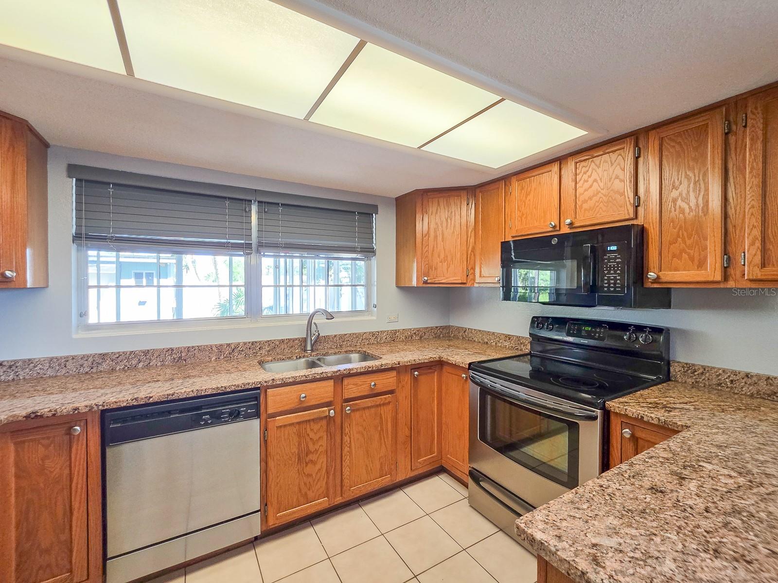 CAMEO POINT UNIT 03 - Residential