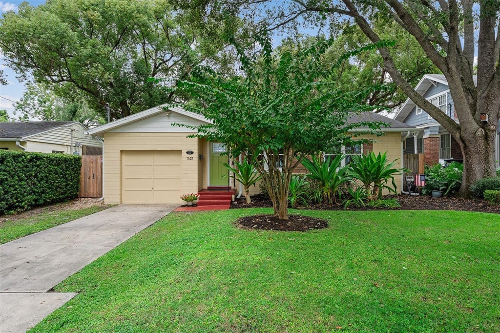 Photo of 1421 E Harwood Street, Orlando, FL 32803 (MLS # O6444890)