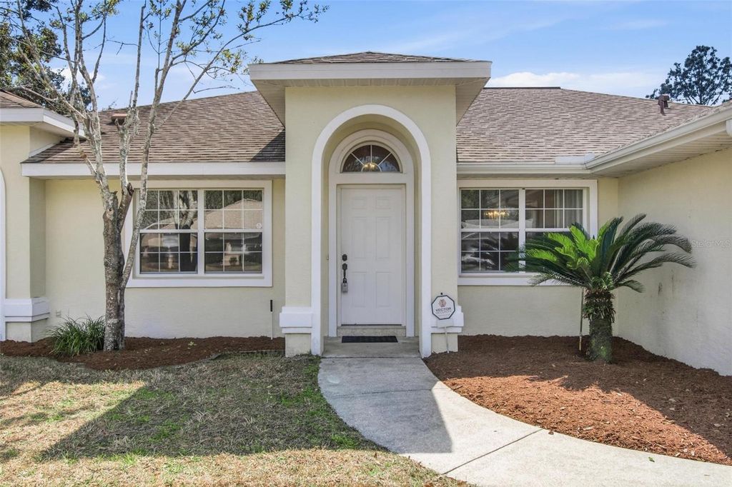 Photo of 10 Warren Place, Palm Coast, FL 32164 (MLS # FC316299)