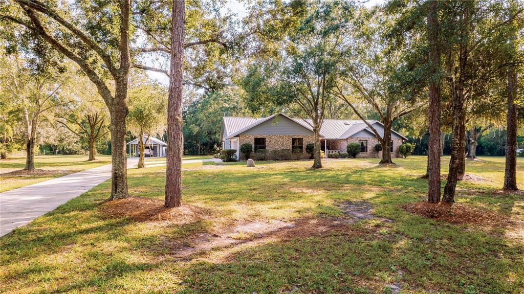 Photo of 4450 Pine Tree Drive, Saint Cloud, FL 34772 (MLS # S5137038)