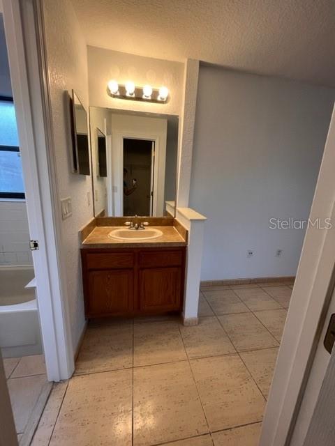 CLUB VILLAS AT WIMBLEDON PARK PH 01 - Residential Lease