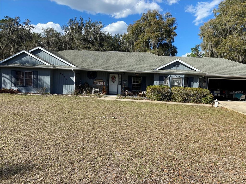 Photo of 1050 Cr 482d, Lake Panasoffkee, FL 33538 (MLS # G5108879)