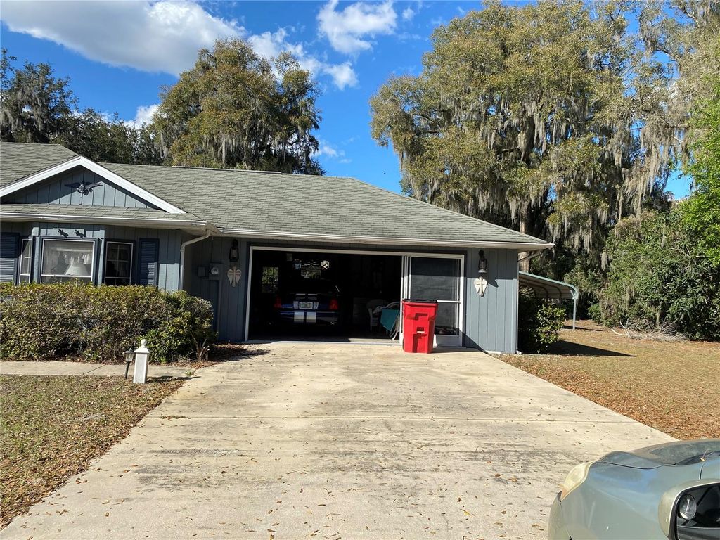 Photo of 1050 Cr 482d, Lake Panasoffkee, FL 33538 (MLS # G5108879)