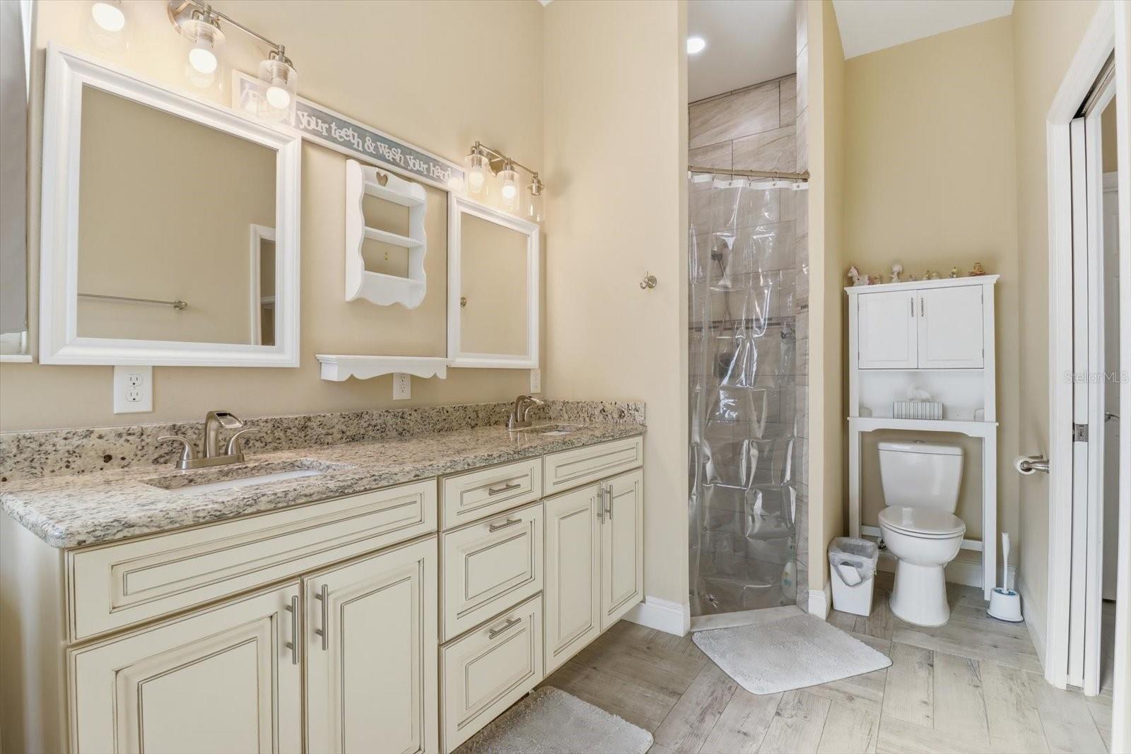 ROYAL HIGHLANDS - Residential